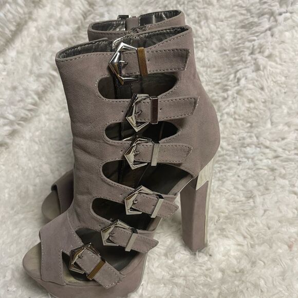 Beau +Ashe synthetic suede taupe ankle straps  heels silver tone accent SZ8 - Picture 5 of 13